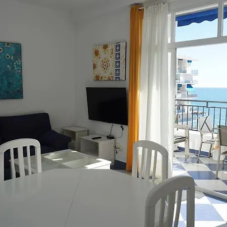 Skol 945b First Line South Facing 2 Bedroom Apartment *